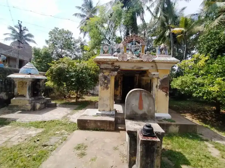 Arulmigu Lakshmirayana Perumal Templ, Baburajapuram - 612302 Arulmigu Lakshmirayana Perumal Templ, Baburajapuram - 612302, Thanjavur - Ancient Temple Architecture and History Image 3