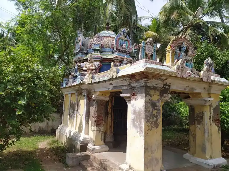 Arulmigu Lakshmirayana Perumal Templ, Baburajapuram - 612302 Arulmigu Lakshmirayana Perumal Templ, Baburajapuram - 612302, Thanjavur - Ancient Temple Architecture and History Image 5