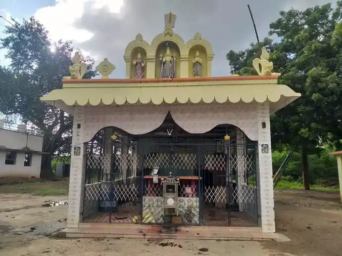 Arulmigu Laksmi Narayana Perumal And Pidaari Poonniyamman Temple, Anumanthai - 603002