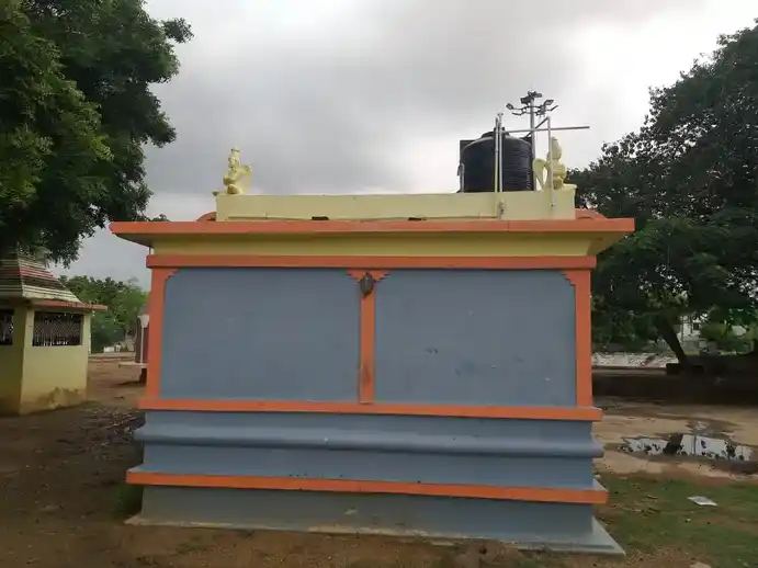 Arulmigu Laksmi Narayana Perumal And Pidaari Poonniyamman Temple, Anumanthai - 603002 அருள்மிகு லட்சுமி நாராயணப் பெருமாள் மற்றும் பிடாரி பொன்னியம்மன் திருக்கோயில், Anumanthai - 603002, Chengalpattu - Ancient Temple Architecture and History Image 3