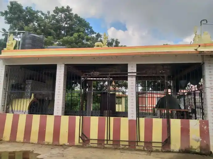 Arulmigu Laksmi Narayana Perumal And Pidaari Poonniyamman Temple, Anumanthai - 603002 அருள்மிகு லட்சுமி நாராயணப் பெருமாள் மற்றும் பிடாரி பொன்னியம்மன் திருக்கோயில், Anumanthai - 603002, Chengalpattu - Ancient Temple Architecture and History Image 4