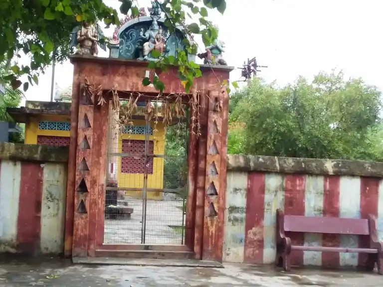 Arulmigu Laksmi Narayanaperumal Temple, K.Pettai, Thimmachipuram - 639105 அருள்மிகு லெட்சுமி நாராயணப்பெருமாள் திருக்கோயில், K.Pettai, Thimmachipuram - 639105, Karur - Ancient Temple Architecture and History Image 4