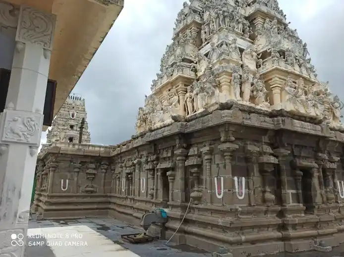 Arulmigu Lashmi Narashima Swamy Temple, Narasingapuram - 631402 அருள்மிகு லட்சுமி நரசிம்ம சுவாமி திருக்கோயில், நரசிங்கபுரம் - 631402, Tiruvallur - Ancient Temple Architecture and History Image 2