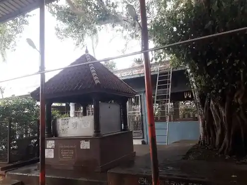 Arulmigu Lashmi Narasimma Navaneetha Krishnan Temple, Nanganalloor, Chennai - 600061 அருள்மிகு இலட்சுமி நரசிம்ம நவநீத கிருஷ்ணன் திருக்கோயில், எம்.எம்.டி.சி.காலனி, சென்னை - 600061, Chennai - Ancient Temple Architecture and History Image 3