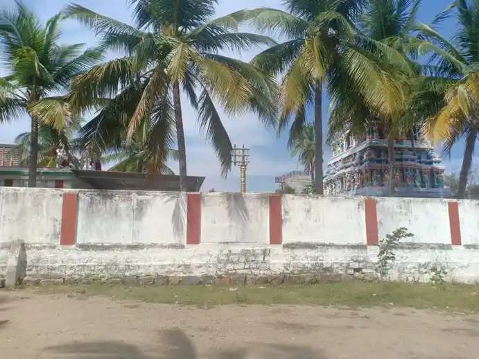 Arulmigu Laxmi Narasimma Swamy Temple, Near Ramakka Eri, Helaya Dharmapuri - 636701 அருள்மிகு லட்சமி நரசிம்மசாமி திருக்கோயில், ராமக்கா ஏரி அருகில், அளேதர்மபுரி - 636701, Dharmapuri - Ancient Temple Architecture and History Image 3
