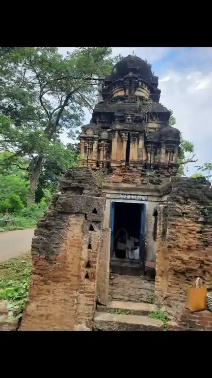 Arulmigu Laxmi Narayana Perumal Temple, Pambaramsutri - 621703 Arulmigu Laxmi Narayana Perumal Temple, Pambaramsutri - 621703, Thiruchirappalli - Ancient Temple Architecture and History Image 3