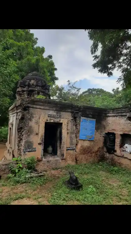 Arulmigu Laxmi Narayana Perumal Temple, Pambaramsutri - 621703 Arulmigu Laxmi Narayana Perumal Temple, Pambaramsutri - 621703, Thiruchirappalli - Ancient Temple Architecture and History Image 5