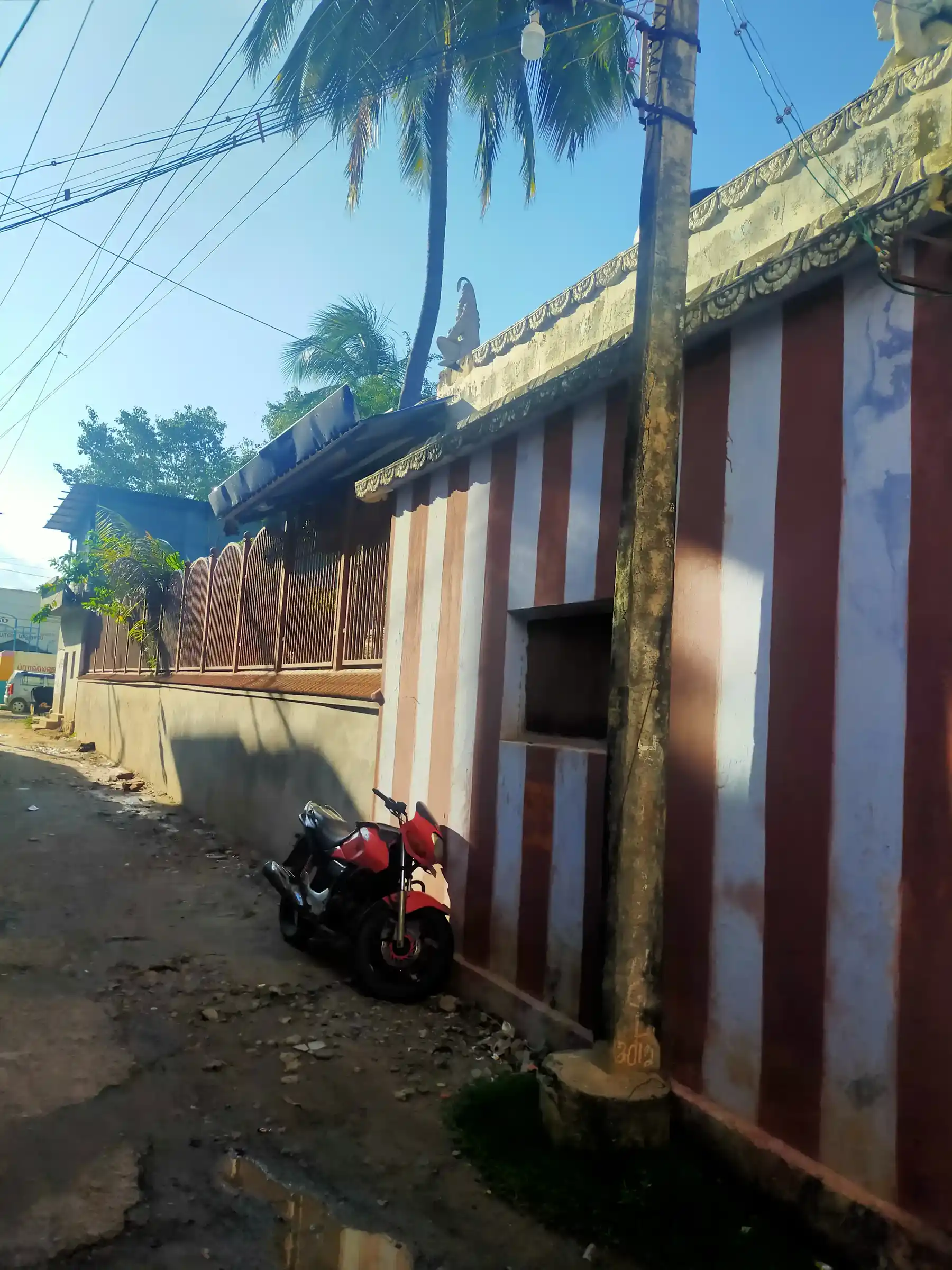 Arulmigu Lekshmi Narayanaperumal Temple, Vadiveeswaram, Nagercoil - 627002 அருள்மிகு லட்சுமி நாராயணப்பெருமாள் திருக்கோயில், Vadiveeswaram, Nagercoil - 627002, Kanyakumari - Ancient Temple Architecture and History Image 2