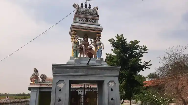 Arulmigu Maariyamman Temple, Veeramur - 605402 அருள்மிகு மாரியம்மன் திருக்கோயில், வீராமூர் - 605402, Viluppuram - Ancient Temple Architecture and History Image 4