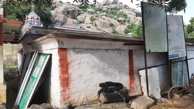 Arulmigu Maariyamman Temple, Vellaiyaampattu - 605201 அருள்மிகு மாரியம்மன், அய்யனார் திருக்கோயில், Vellaiyaampattu - 605201, Viluppuram - Ancient Temple Architecture and History Image 4