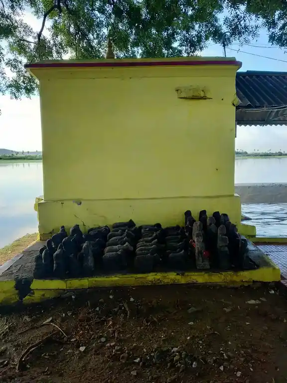 Arulmigu Madaiyudaiyar Sastha Temple, Near Pond, Rajavallipuram - 627355 அருள்மிகு மடையுடையார் சாஸ்தா திருக்கோயில், Near Pond, Rajavallipuram - 627355, Tirunelveli - Ancient Temple Architecture and History Image 3