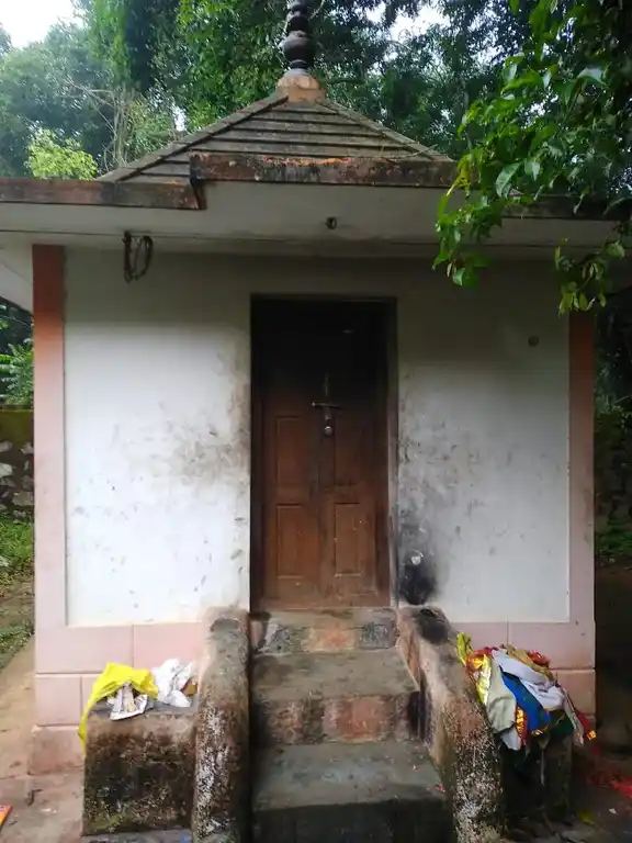 Arulmigu Madayarathala Bagavathi Arulmiguman Temple, Chenkody, Thiruvattar - 629177 Arulmigu Madayarathala Bagavathi Arulmiguman Temple, Chenkody, திருவட்டார் - 629177, Kanyakumari - Ancient Temple Architecture and History Image 3