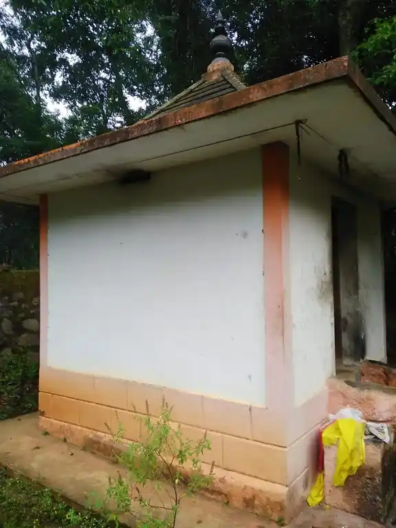 Arulmigu Madayarathala Bagavathi Arulmiguman Temple, Chenkody, Thiruvattar - 629177 Arulmigu Madayarathala Bagavathi Arulmiguman Temple, Chenkody, திருவட்டார் - 629177, Kanyakumari - Ancient Temple Architecture and History Image 4