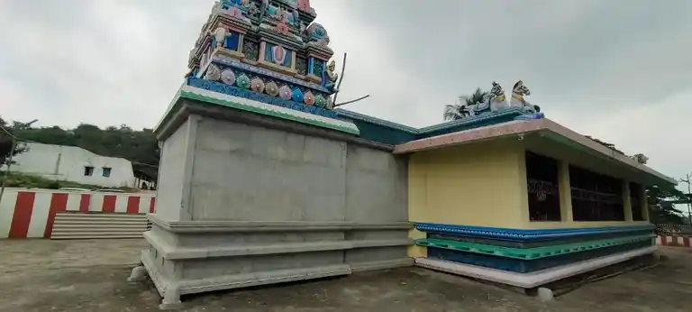 Arulmigu Madhanagiri Muneeswarar Temple, Thandarai - 635107 அருள்மிகு மதனகிரி முனிஸ்வரன் திருக்கோயில், தண்டரை - 635107, Krishnagiri - Ancient Temple Architecture and History Image 2