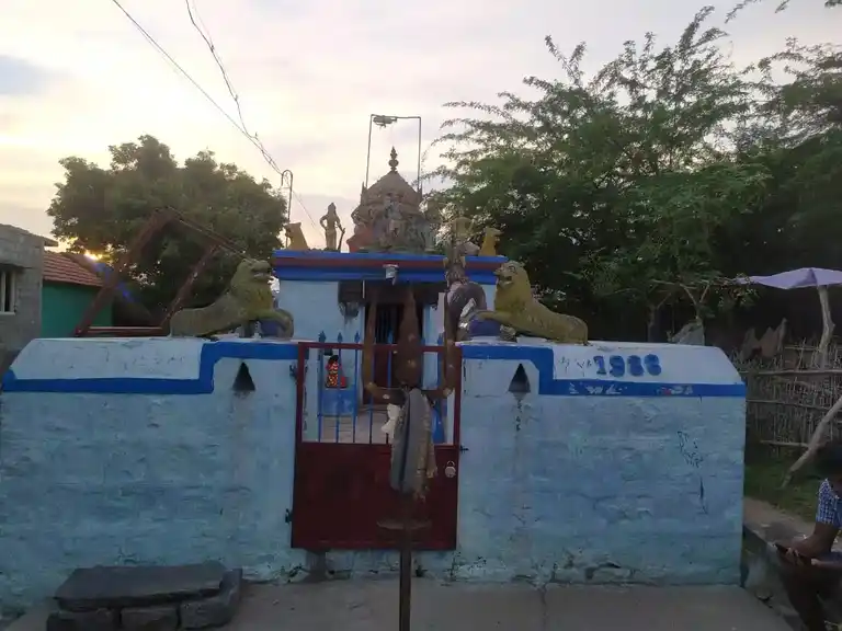 Arulmigu Madhuraiveeran Temple, Chinnaparavai - 621717 Temple