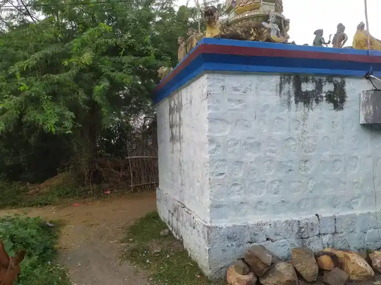 Arulmigu Madhuraiveeran Temple, Chinnaparavai - 621717 Arulmigu Madhuraiveeran Temple, Chinnaparavai - 621717, Perambalur - Ancient Temple Architecture and History Image 3