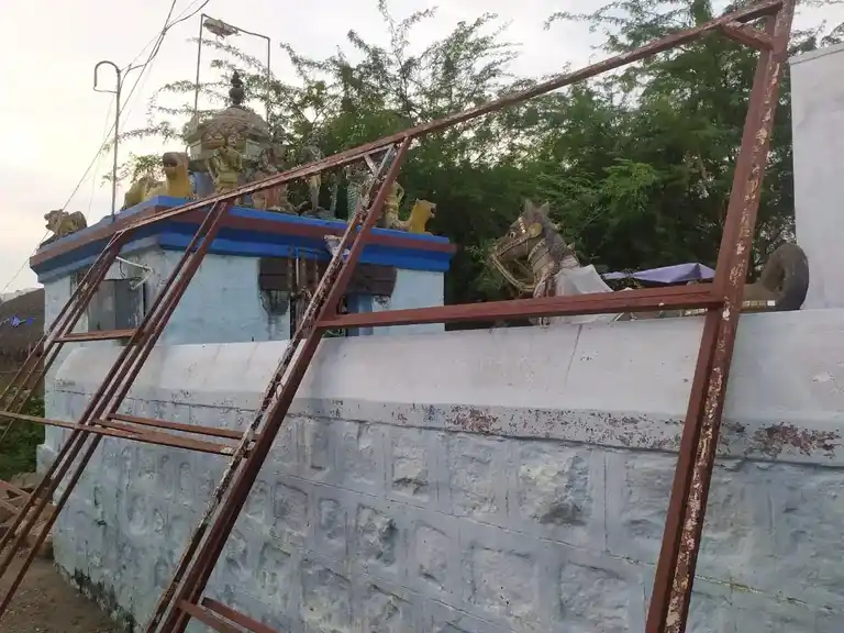 Arulmigu Madhuraiveeran Temple, Chinnaparavai - 621717 Arulmigu Madhuraiveeran Temple, Chinnaparavai - 621717, Perambalur - Ancient Temple Architecture and History Image 4