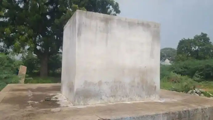 Arulmigu Madhuraiveeraswamy Temple, Mavathoor - 621311 அருள்மிகு மதுரைவீரசாமி திருக்கோயில், Mavathoor - 621311, Karur - Ancient Temple Architecture and History Image 2