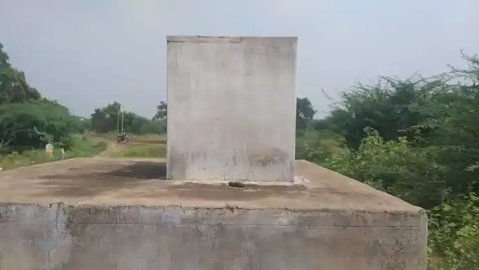 Arulmigu Madhuraiveeraswamy Temple, Mavathoor - 621311 அருள்மிகு மதுரைவீரசாமி திருக்கோயில், Mavathoor - 621311, Karur - Ancient Temple Architecture and History Image 4