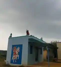 Arulmigu Madurai Veeran Pattatharasi Temple, Vettayankinaru, Vettayankinaru - 638055 அருள்மிகு மதுரைவீரன், பட்டத்தரசியம்மன் திருக்கோயில், வேட்டையன்கிணறு, Vettayankinaru - 638055, Erode - Ancient Temple Architecture and History Image 4