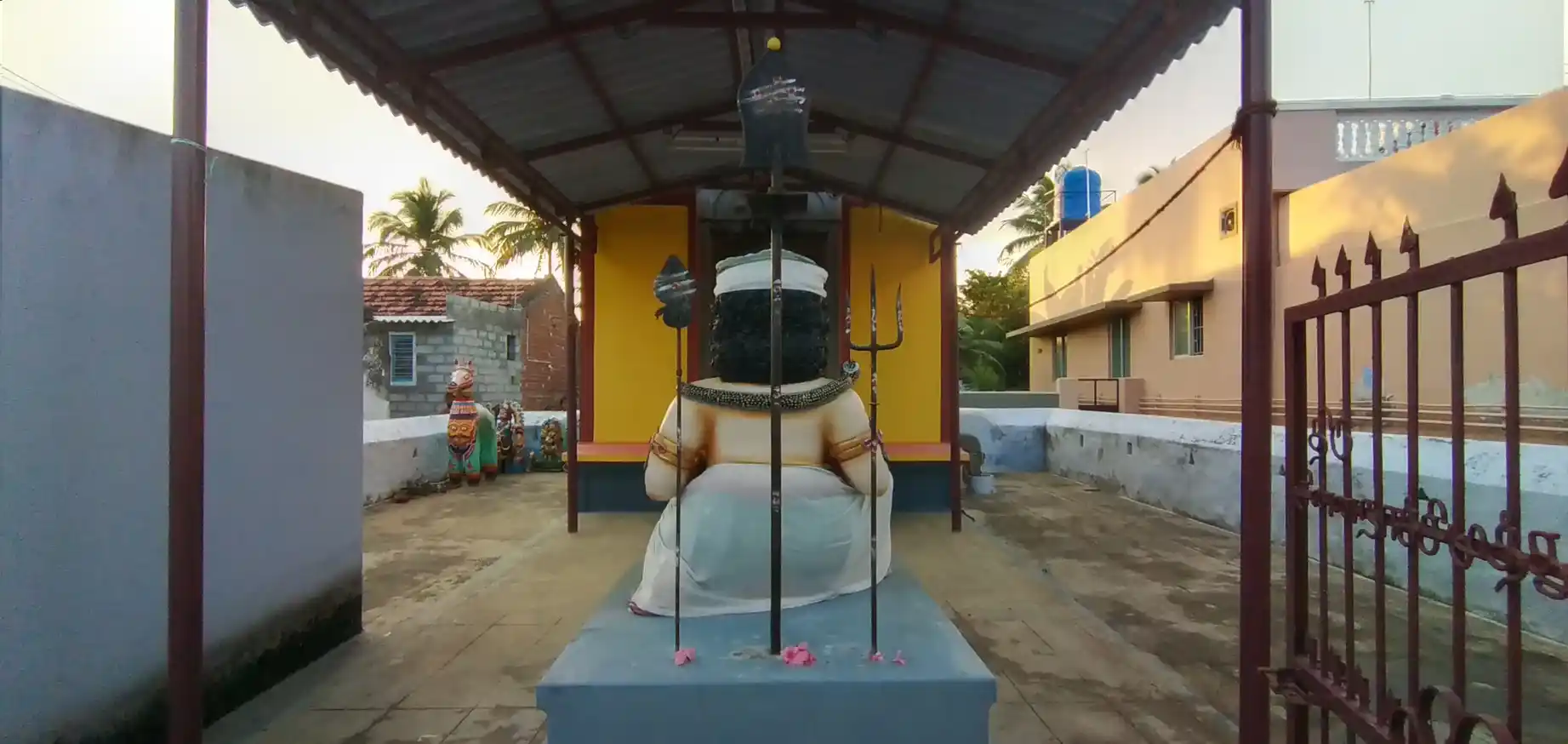 Arulmigu Madurai Veeran Temple, Chinnapurhur - 642207 அருள்மிகு மதுரைவீரன் திருக்கோயில், Chinnapurhur - 642207, Tiruppur - Ancient Temple Architecture and History Image 4