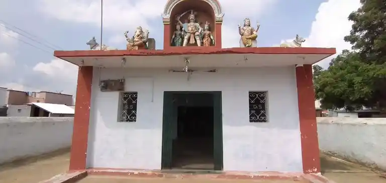 Arulmigu Madurai Veeran Temple, Kannamanaickenur - 642154 அருள்மிகு மதுரைவீரன் திருக்கோயில், Kannamanaickenur - 642154, Tiruppur - Ancient Temple Architecture and History Image 3