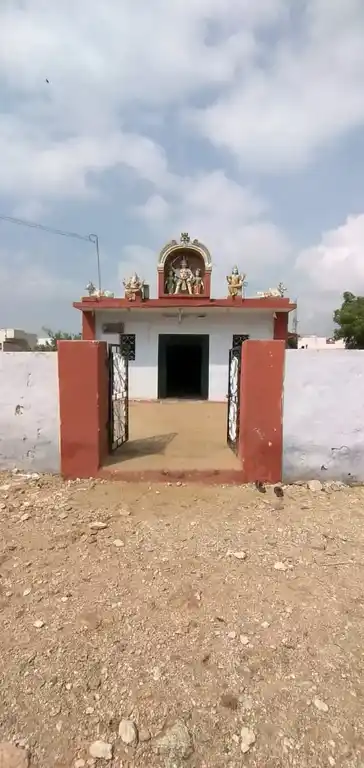 Arulmigu Madurai Veeran Temple, Kannamanaickenur - 642154 அருள்மிகு மதுரைவீரன் திருக்கோயில், Kannamanaickenur - 642154, Tiruppur - Ancient Temple Architecture and History Image 4