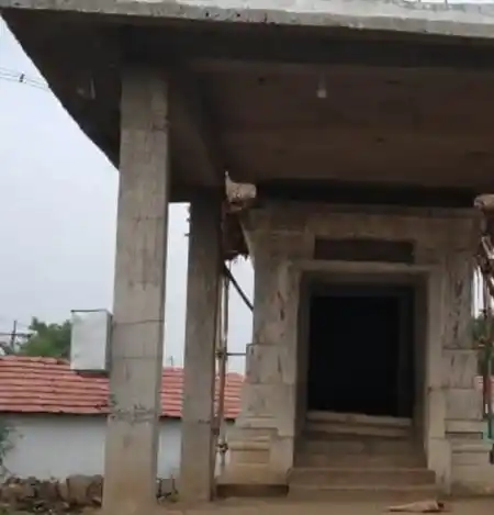 Arulmigu Madurai Veeran Temple, Udaiyarpalayam - 642113 அருள்மிகு மதுரைவீரன் திருக்கோயில், Udaiyarpalayam - 642113, Tiruppur - Ancient Temple Architecture and History Image 2