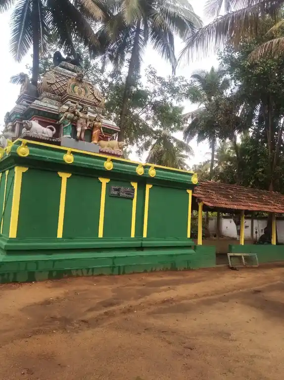 Arulmigu Maduraiveeran Paatatharasiamman Temple, Vettaikaranputur - 642129 அருள்மிகு மதுரைவீரன் பட்டத்தரசியம்மன் திருக்கோயில், வேட்டைக்காரன்புதூர் - 642129, Coimbatore - Ancient Temple Architecture and History Image 3