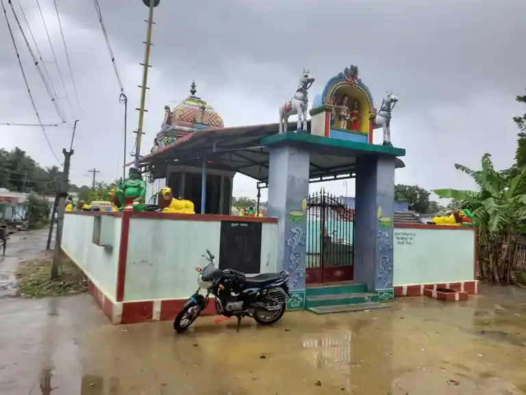 Arulmigu Maduraiveeran Pattatharasiamman Temple, Alampalayam - 641652