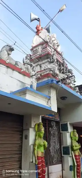 Arulmigu Maduraiveeran Samy and Santhana Krishanan Pajanai Madam, Paramakudi - 623707 அருள்மிகு மதுரைவீரன் சுவாமி மற்றும் சந்தானக்கிருஷ்ணன் பஜனை மடம், பரமக்குடி - 623707, Ramanathapuram - Ancient Temple Architecture and History Image 2