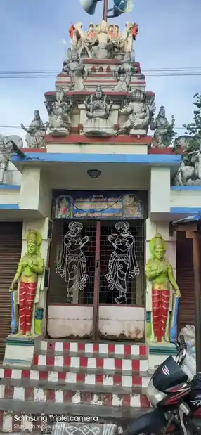 Arulmigu Maduraiveeran Samy and Santhana Krishanan Pajanai Madam, Paramakudi - 623707 அருள்மிகு மதுரைவீரன் சுவாமி மற்றும் சந்தானக்கிருஷ்ணன் பஜனை மடம், பரமக்குடி - 623707, Ramanathapuram - Ancient Temple Architecture and History Image 4