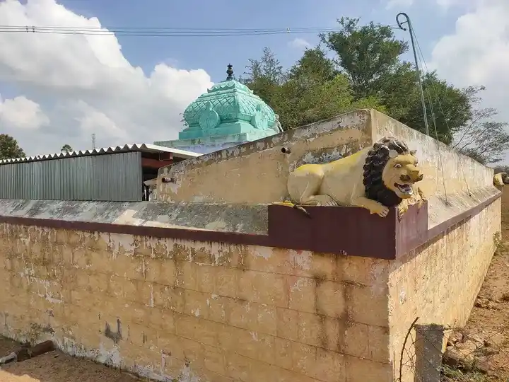 Arulmigu Maduraiveeran Temple, Edaikalpadi, Edaikalpadi - 639206 அருள்மிகு மதுரைவீரன் திருக்கோயில், எடைக்கல்பாடி, எடைக்கல்பாடி - 639206, Tiruppur - Ancient Temple Architecture and History Image 3