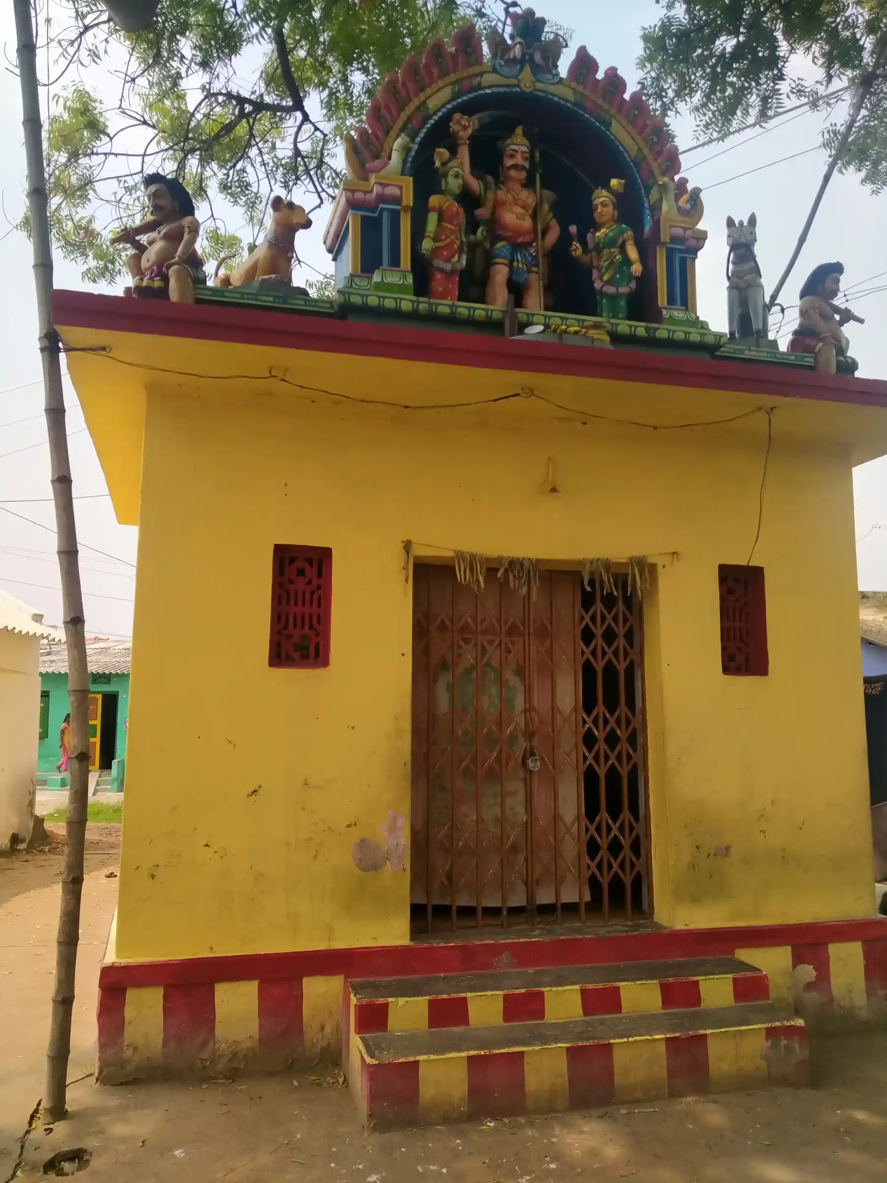 Arulmigu Maduraiveeran Temple, Iyampulli - 624610 அருள்மிகு மதுரைவீரன் கோயில், Iyampulli - 624610, Dindigul - Ancient Temple Architecture and History Image 2