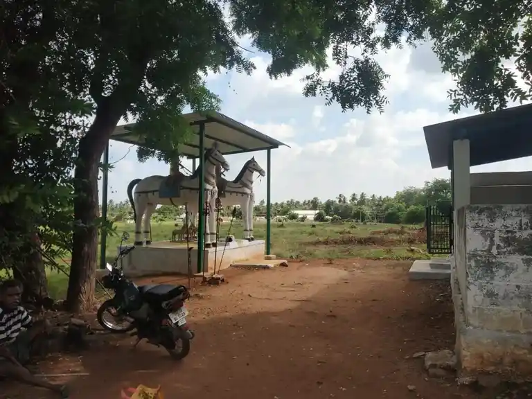 Arulmigu Maduraiveeran Temple, Karumandampalayam - 638154 அருள்மிகு மதுரைவீரன் திருக்கோயில், Karumandampalayam - 638154, Erode - Ancient Temple Architecture and History Image 2