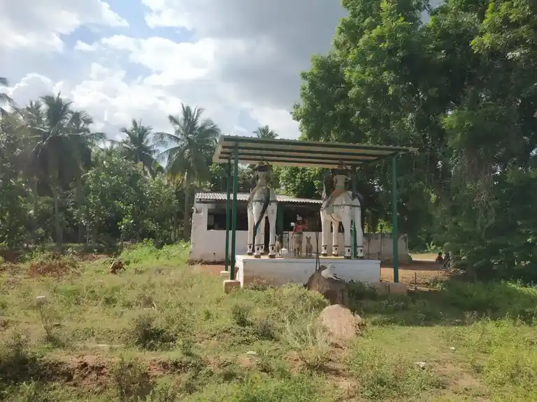 Arulmigu Maduraiveeran Temple, Karumandampalayam - 638154 அருள்மிகு மதுரைவீரன் திருக்கோயில், Karumandampalayam - 638154, Erode - Ancient Temple Architecture and History Image 3