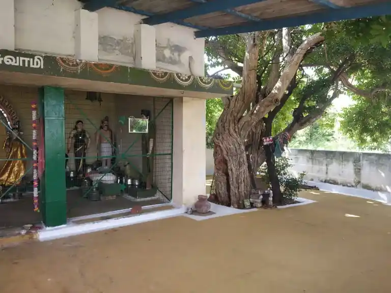 Arulmigu Maduraiveeran Temple, Karumandampalayam - 638154 அருள்மிகு மதுரைவீரன் திருக்கோயில், Karumandampalayam - 638154, Erode - Ancient Temple Architecture and History Image 5