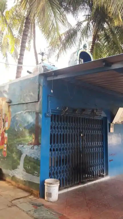 Arulmigu Maduraiveeran Temple, Kasinanjagounden Pudur, Thudiyaloor - 641017 அருள்மிகு மதுரைவீரன் திருக்கோயில், Kasinanjagounden Pudur, Thudiyaloor - 641017, Coimbatore - Ancient Temple Architecture and History Image 3