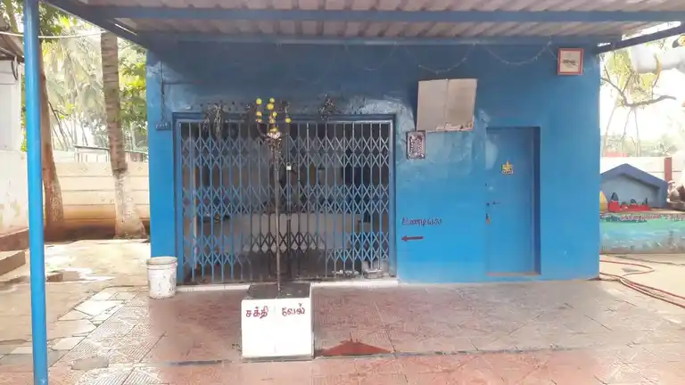 Arulmigu Maduraiveeran Temple, Kasinanjagounden Pudur, Thudiyaloor - 641017 அருள்மிகு மதுரைவீரன் திருக்கோயில், Kasinanjagounden Pudur, Thudiyaloor - 641017, Coimbatore - Ancient Temple Architecture and History Image 5