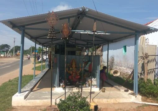 அருள்மிகு மதுரைவீரன் திருக்கோயில், கொளத்துப்பாளையம் - 638051 - Main View