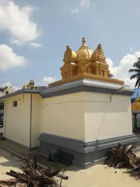 Arulmigu Maduraiveeran Temple, Kolarpatti - 642205 அருள்மிகு மதுரைவீரன் திருக்கோயில், கோலார்பட்டி - 642205, Coimbatore - Ancient Temple Architecture and History Image 5