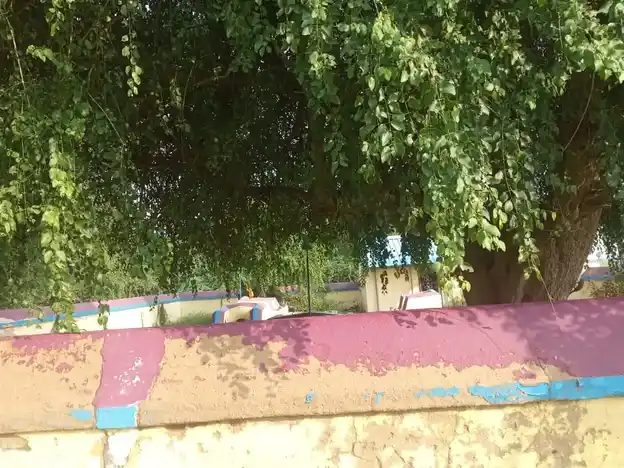 Arulmigu Maduraiveeran Temple, Kulatthukkudiyiruyppu - 614618 அருள்மிகு மதுரைவீரன் திருக்கோயில், Kulatthukkudiyiruyppu - 614618, Pudukkottai - Ancient Temple Architecture and History Image 2