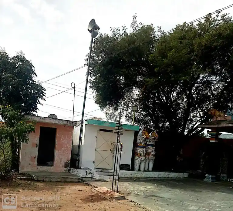 Arulmigu Maduraiveeran Temple, Nallaiyanpudur, Ladduvadi - 637002