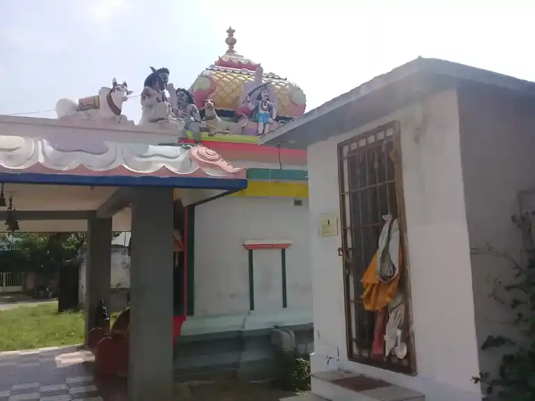 Arulmigu Maduraiveeran Temple, Palanigoundanoor - 642109 Arulmigu Maduraiveeran Temple, Palanigoundanoor - 642109, Coimbatore - Ancient Temple Architecture and History Image 2