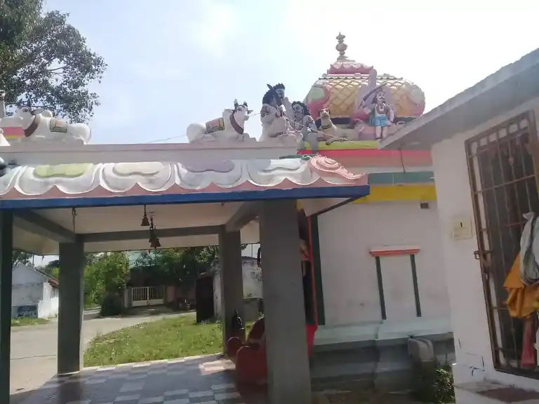 Arulmigu Maduraiveeran Temple, Palanigoundanoor - 642109 Arulmigu Maduraiveeran Temple, Palanigoundanoor - 642109, Coimbatore - Ancient Temple Architecture and History Image 6