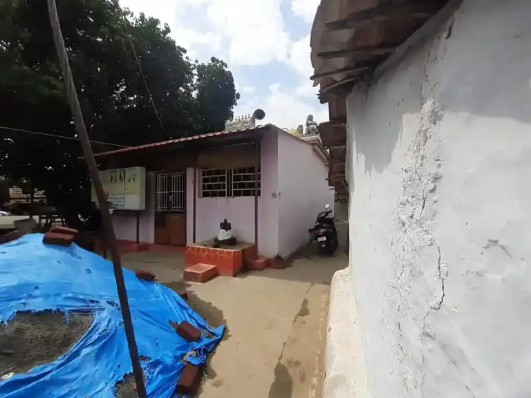 Arulmigu Maduraiveeran Temple, Pallapalayam, Ottarpalayam - 641653 அருள்மிகுமதுரைவீரன் திருக்கோயில், Pallapalayam, Ottarpalayam - 641653, Coimbatore - Ancient Temple Architecture and History Image 2