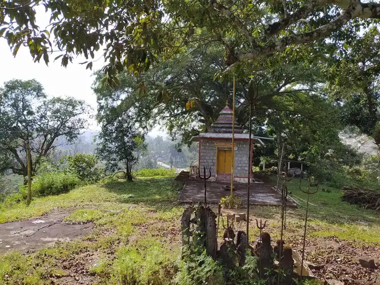 Arulmigu Maduraiveeran Temple, Paraimedu - 642127 அருள்மிகு மதுரைவீரன் திருக்கோயில், பாறைமேடு - 642127, Coimbatore - Ancient Temple Architecture and History Image 5