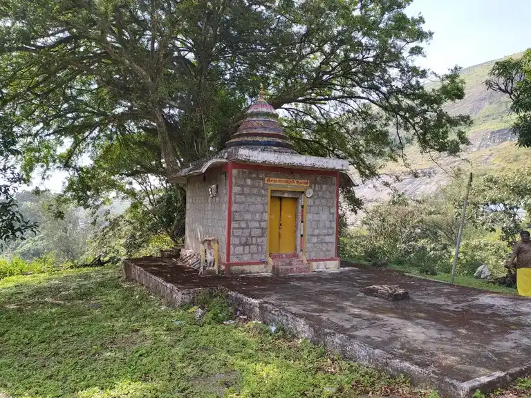 Arulmigu Maduraiveeran Temple, Paraimedu - 642127 அருள்மிகு மதுரைவீரன் திருக்கோயில், பாறைமேடு - 642127, Coimbatore - Ancient Temple Architecture and History Image 7