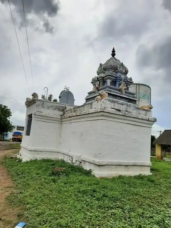 Arulmigu Maduraiveeran Temple, Peruvalanallur - 621712 Temple