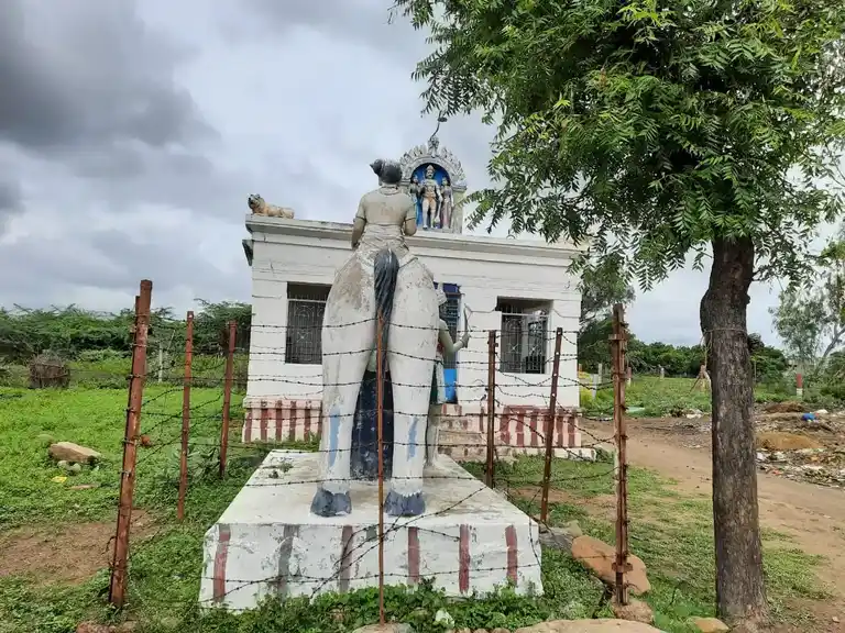 Arulmigu Maduraiveeran Temple, Peruvalanallur - 621712 Arulmigu Maduraiveeran Temple, Peruvalanallur - 621712, Thiruchirappalli - Ancient Temple Architecture and History Image 4